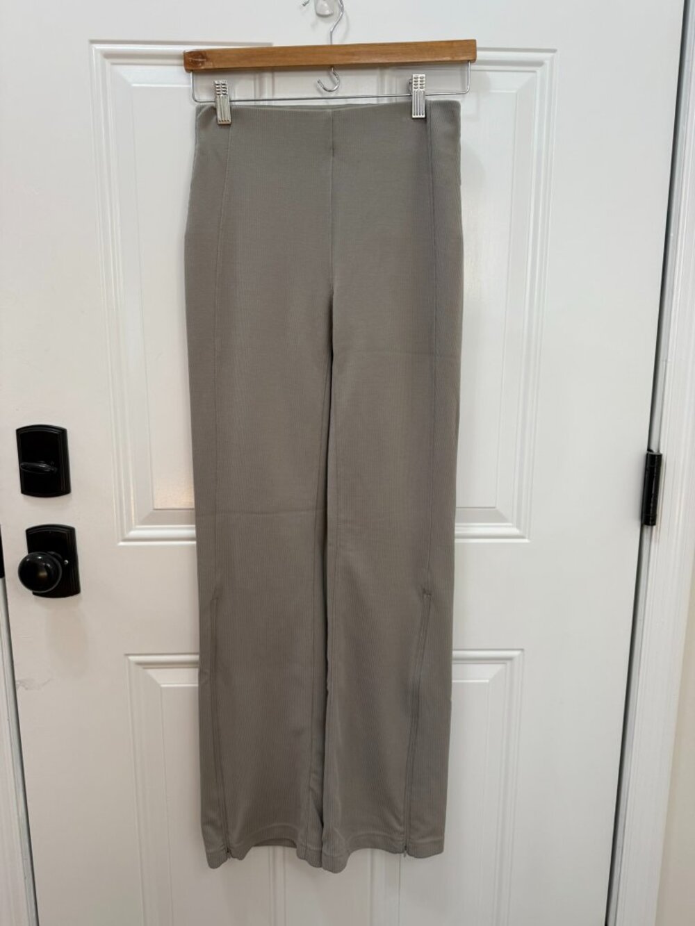 Lululemon Brushed Softstreme Ribbed Zip-Flared Pant Riverstone Size 6 - Picture 4 of 13